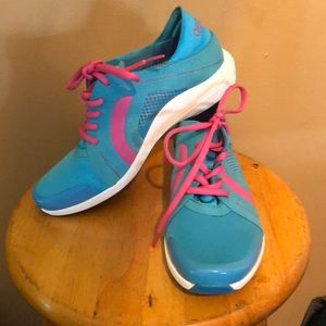 Aetrex running shoes